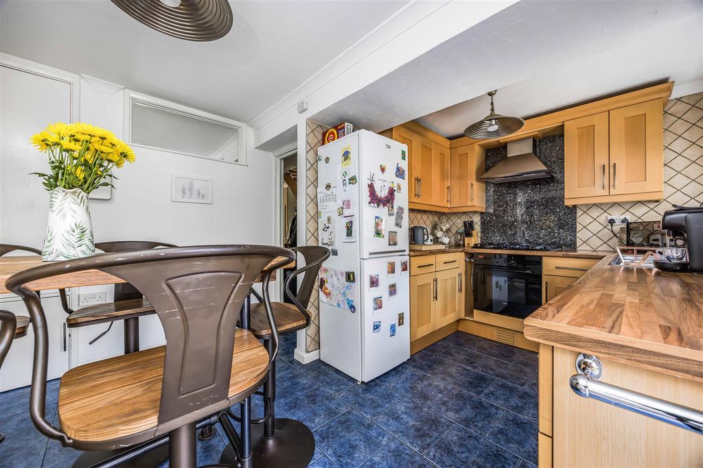Property photo 3 of 35 Rampart Gardens, Hilsea-Small-Porticomarketing-Nex