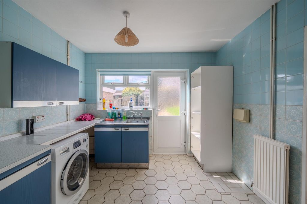 Property photo 1 of 20 5 Byron Place St-12.Jpg