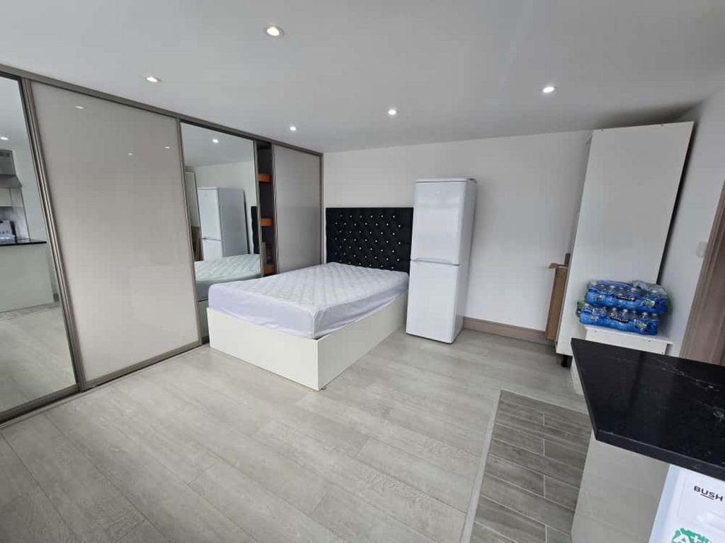 Property photo 1 of 3