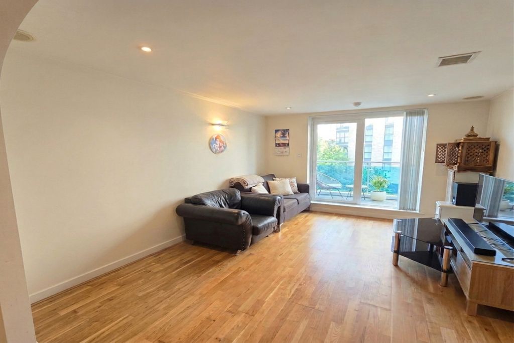 Property photo 2 of 13 Img 20260724 204849