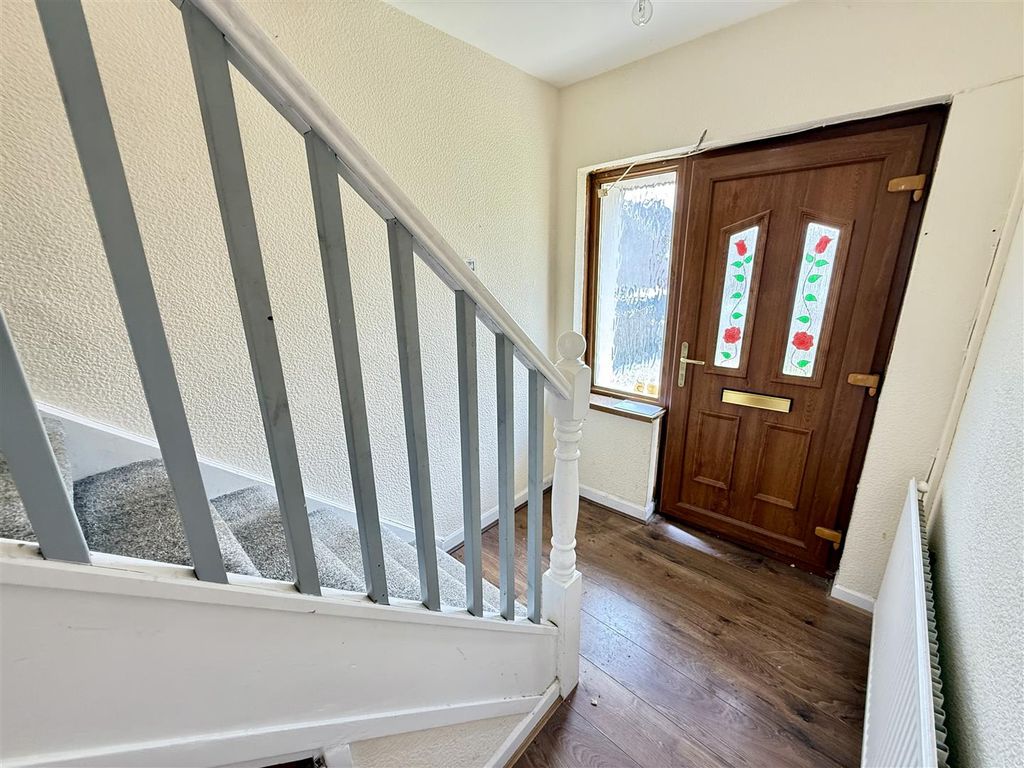 Property photo 3 of 23 Entrance Hallway