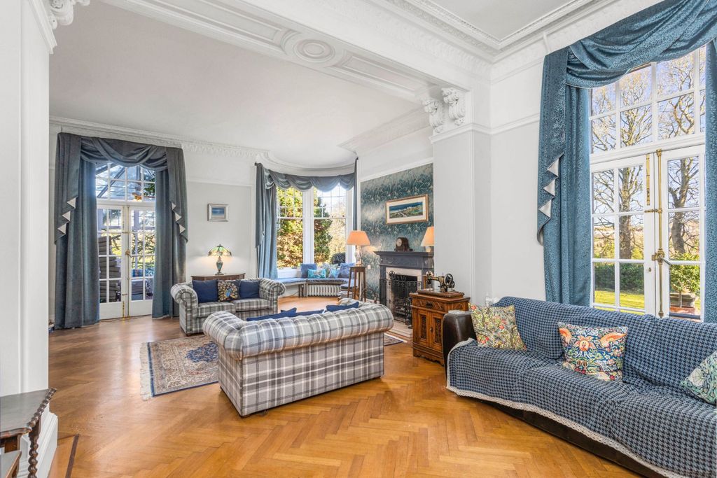 Property photo 2 of 34 High Ceilings