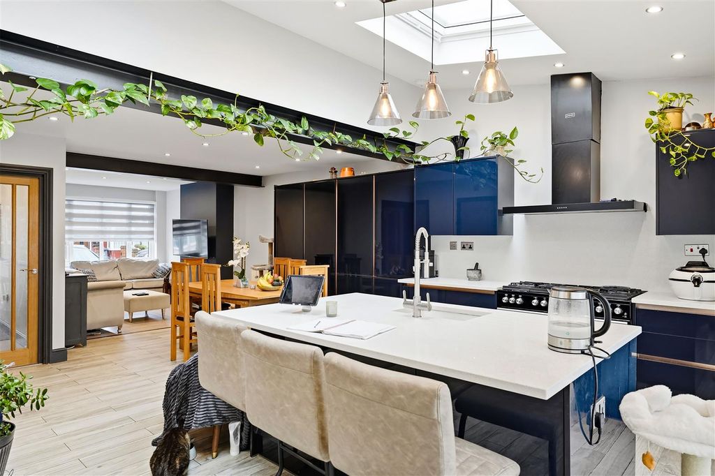 Property photo 3 of 20 Photos-4.Jpg