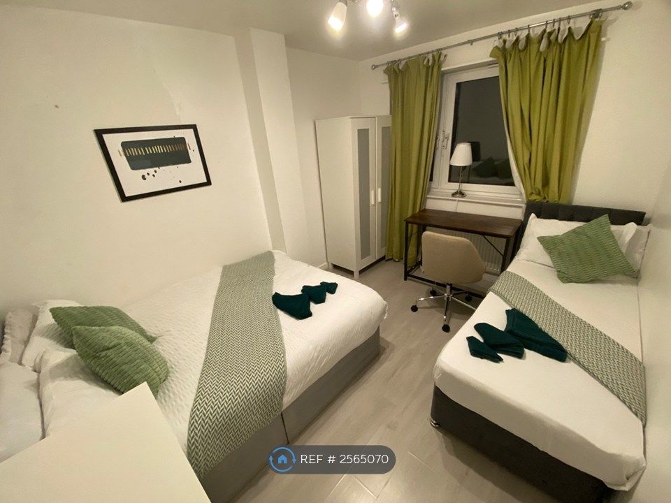 Property photo 1 of 12 Generous Size Rooms