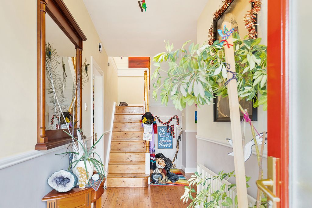 Property photo 3 of 39