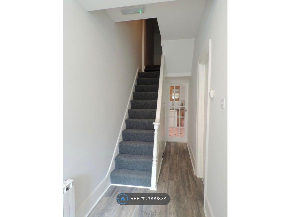 Property photo 2 of 19 Entrance