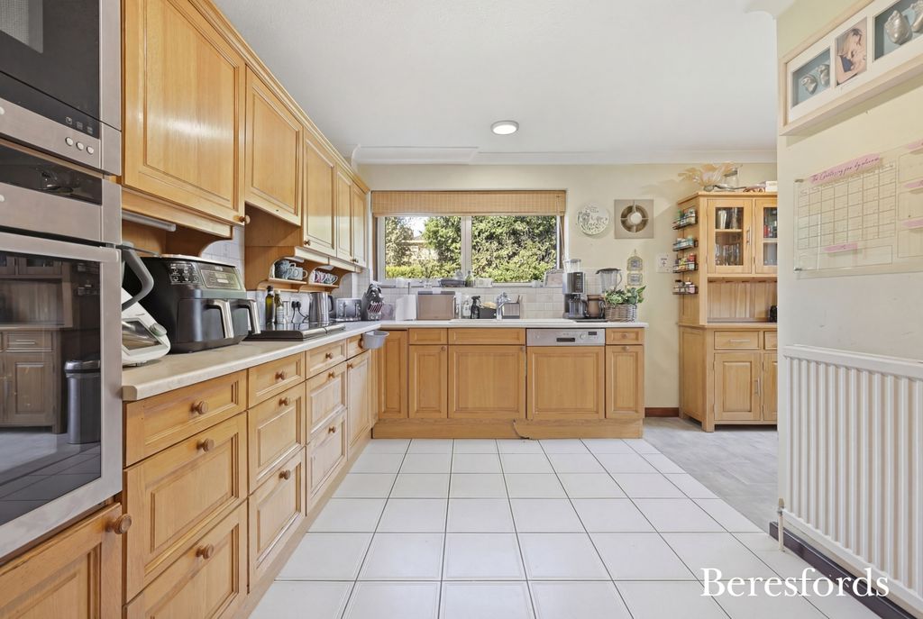 Property photo 3 of 21 Kitchen