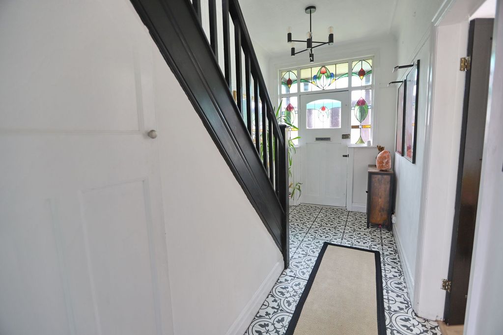 Property photo 2 of 23