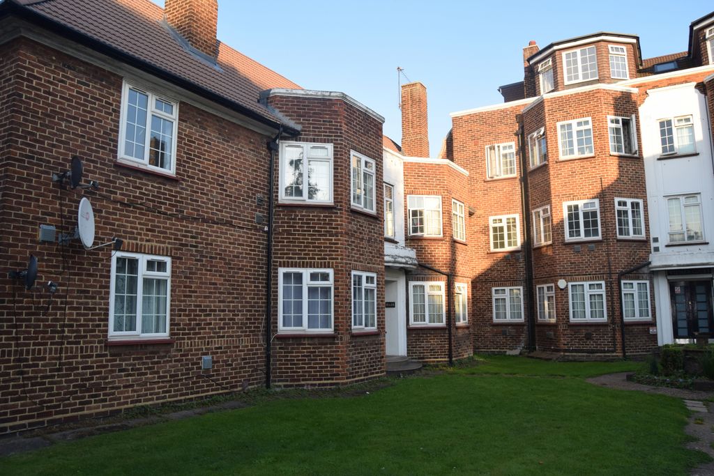 Property photo 1 of 6 Two Bedroom Flat For Rent