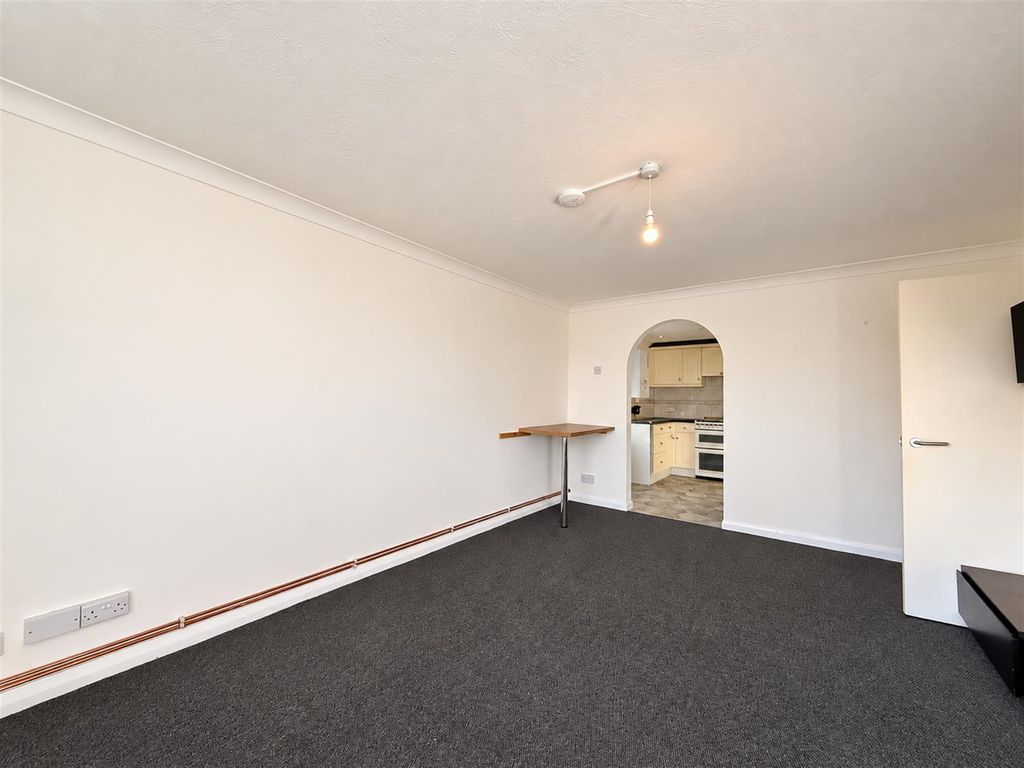 Property photo 3 of 9 Warm, Inviting Home Interior.Png