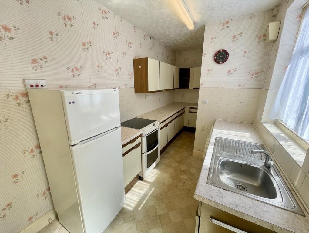 Property photo 2 of 10 Kitchen.Jpg