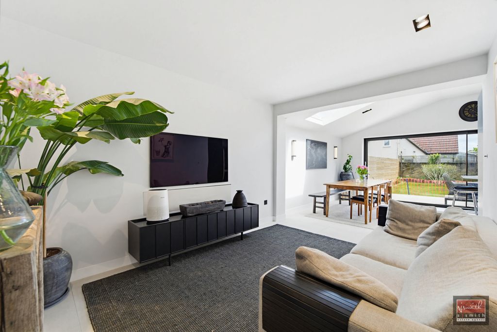 Property photo 3 of 19 Dsc06732