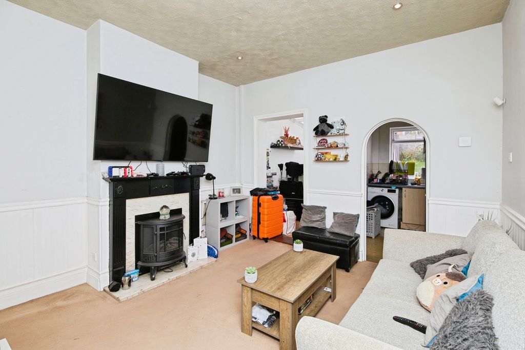 Property photo 2 of 14 Lounge