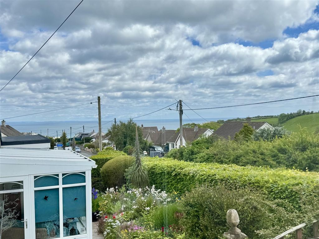 Property photo 2 of 33