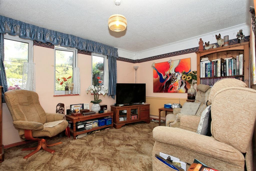 Property photo 3 of 21 Lounge