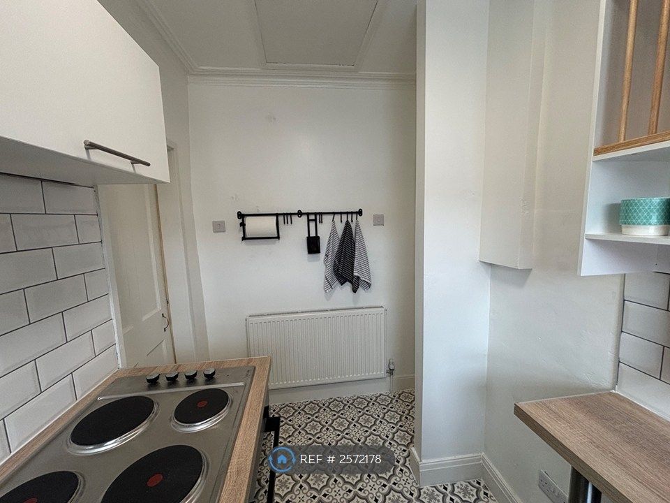 Property photo 3 of 9 Kitchen