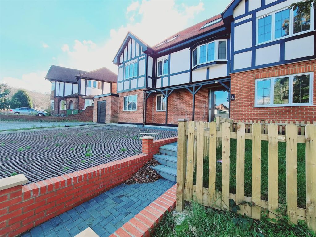 Property photo 1 of 6