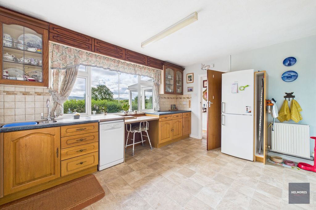 Property photo 2 of 27