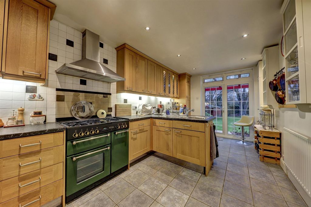 Property photo 3 of 17 Kitchen