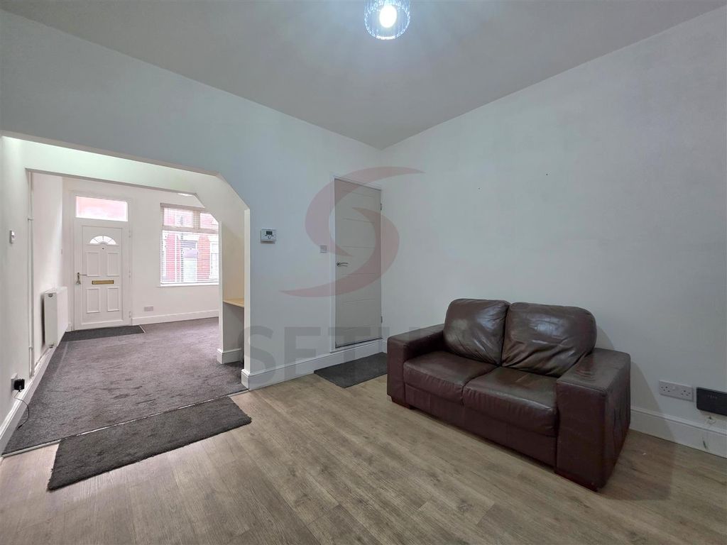 Property photo 3 of 11 Dining Area