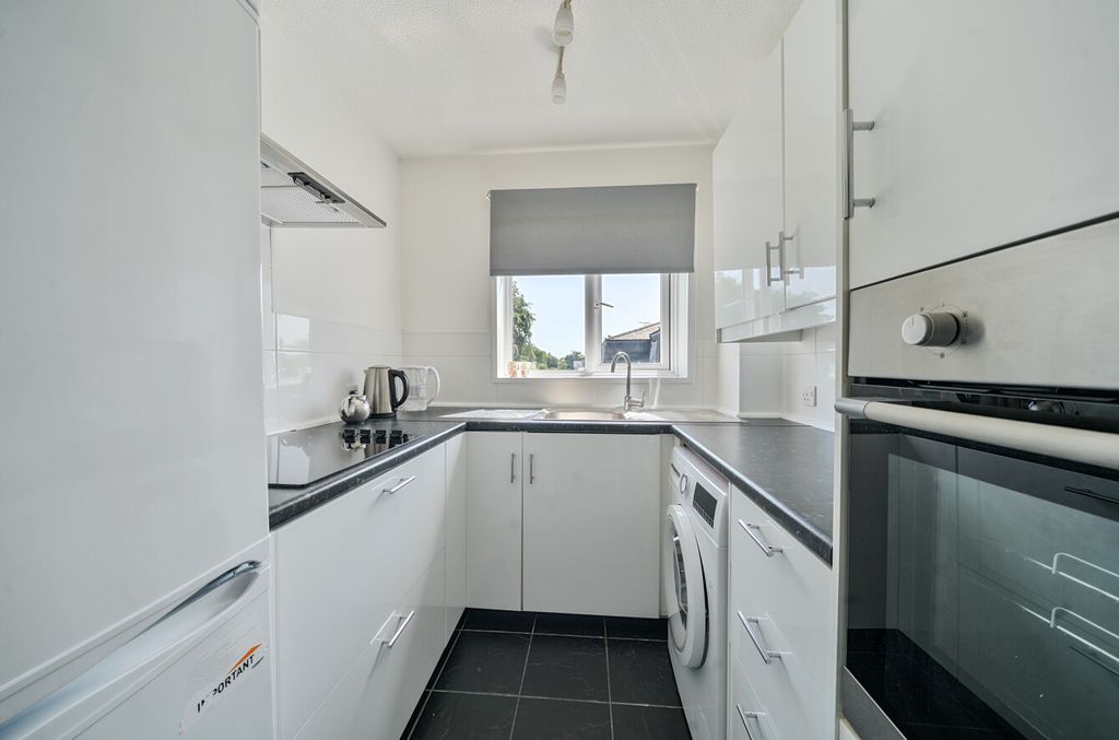 Property photo 3 of 9 1481085-18-6A3Aa0...
