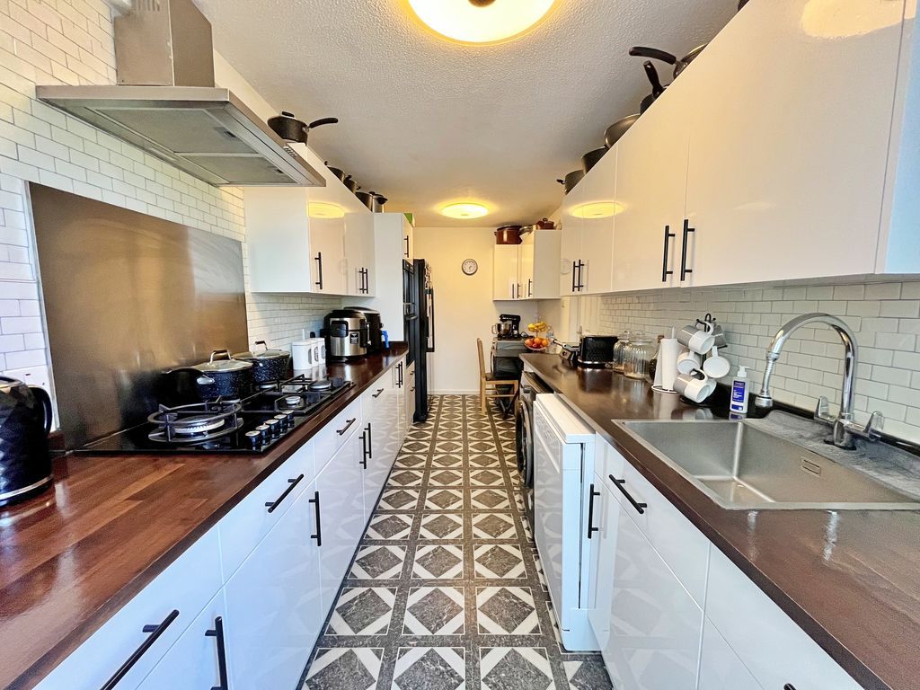 Additional image 4 of 4 bed flat for saleSilvertree Lane, Greenford UB6