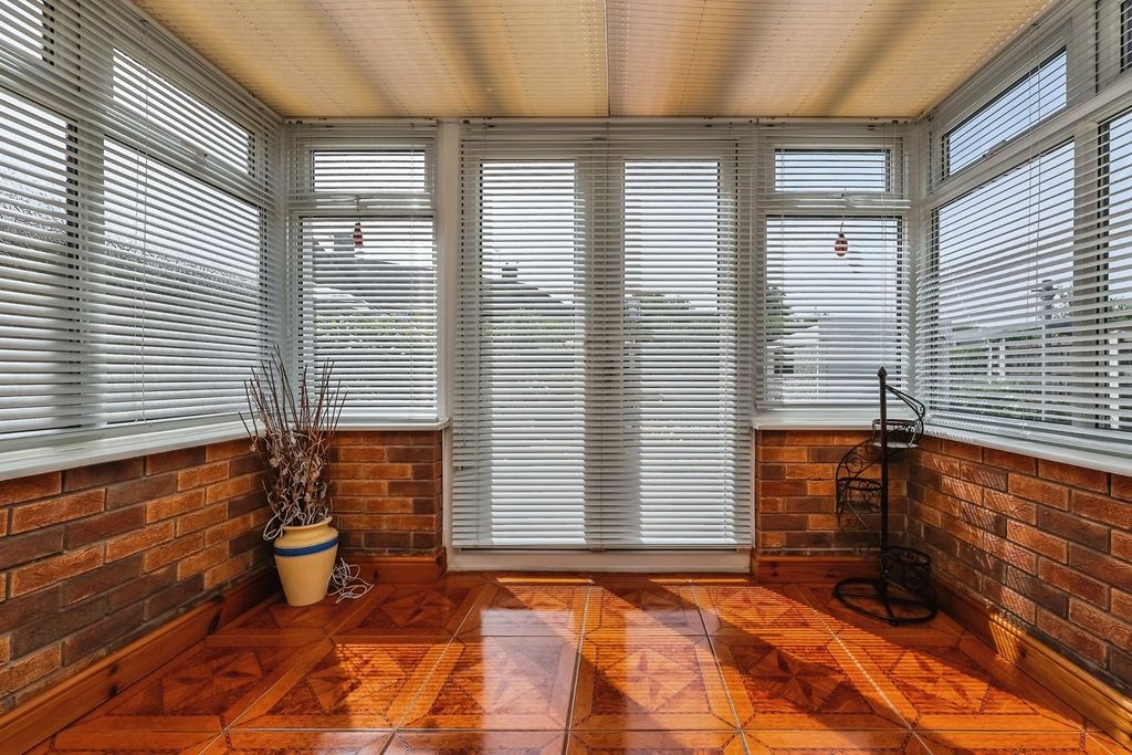Property photo 2 of 13 Conservatory