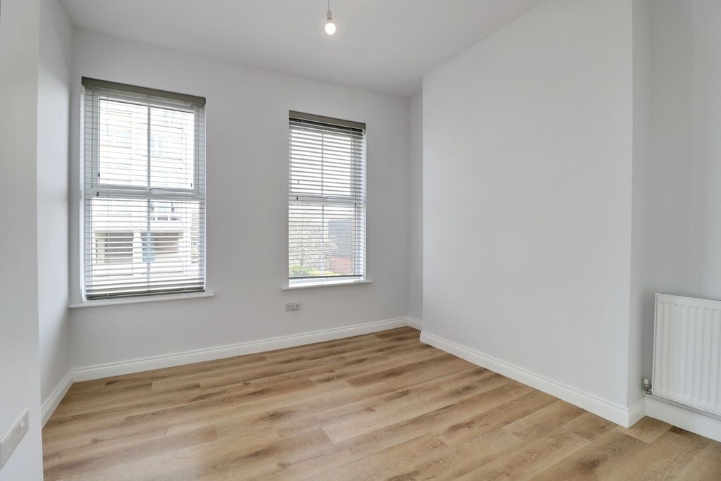 Property photo 3 of 28