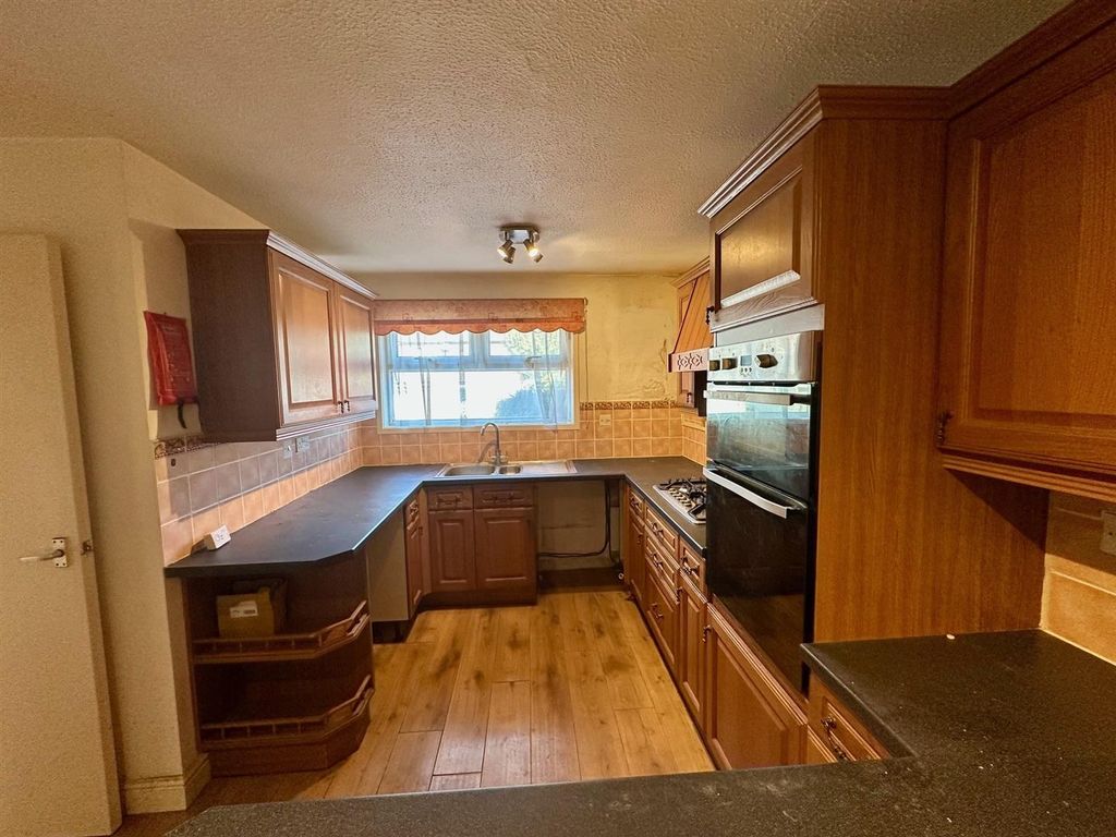 Property photo 3 of 20 Kitchen/Dining Room