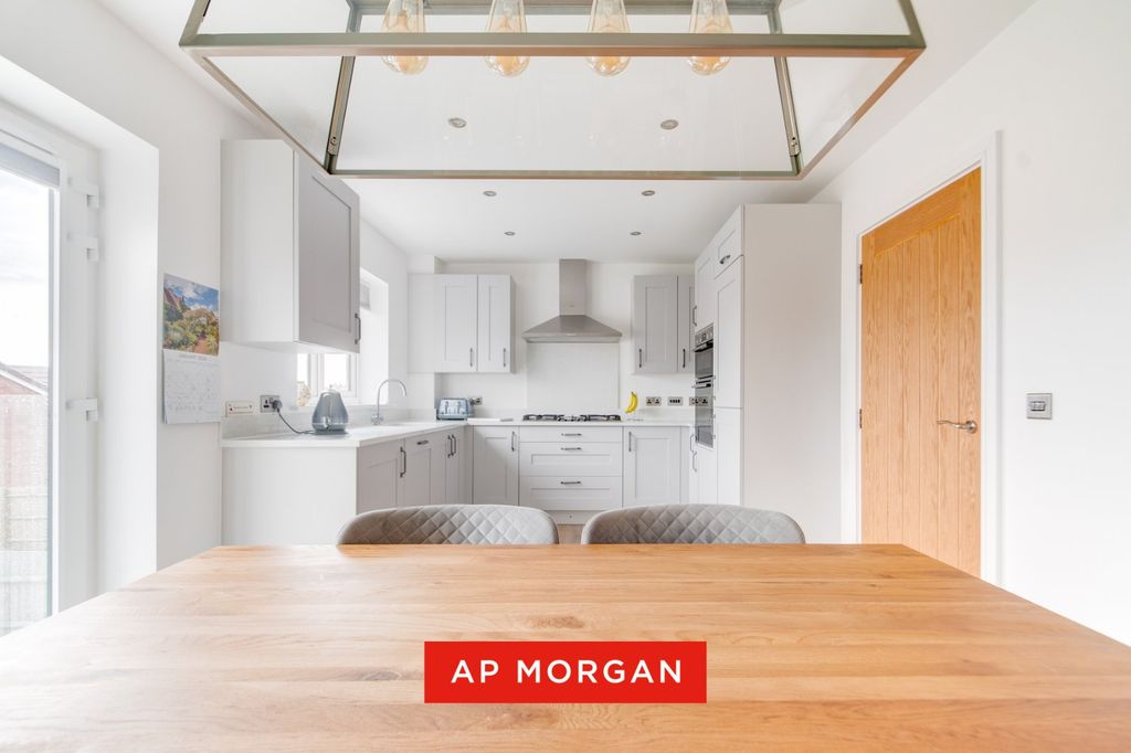 Property photo 2 of 34 Picture No. 24