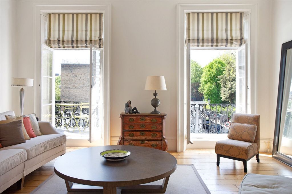 Property photo 2 of 15 Recetion Room