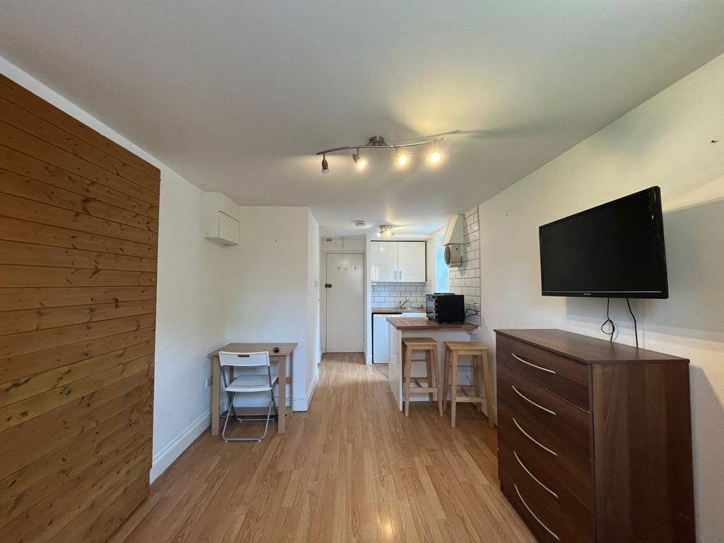 Property photo 1 of 5 Cover