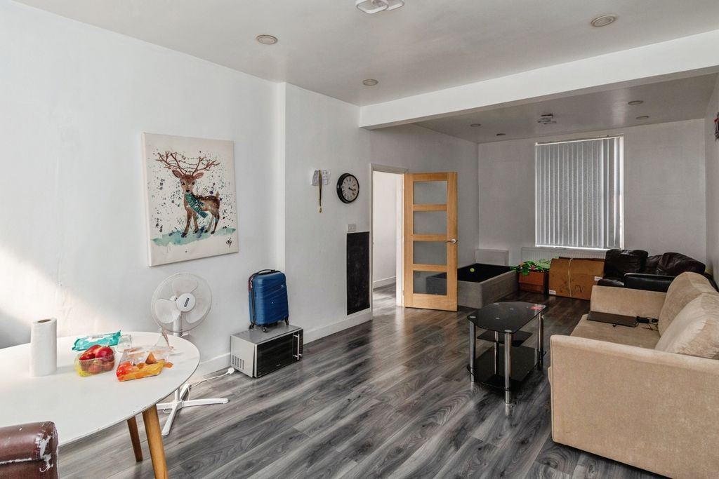 Property photo 3 of 17 Pbox-Img.Jpg
