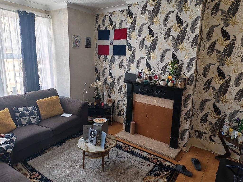 Property photo 2 of 7