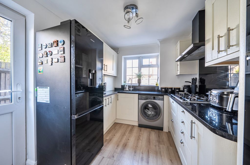 Property photo 2 of 12 1441038-13-69Dd12...