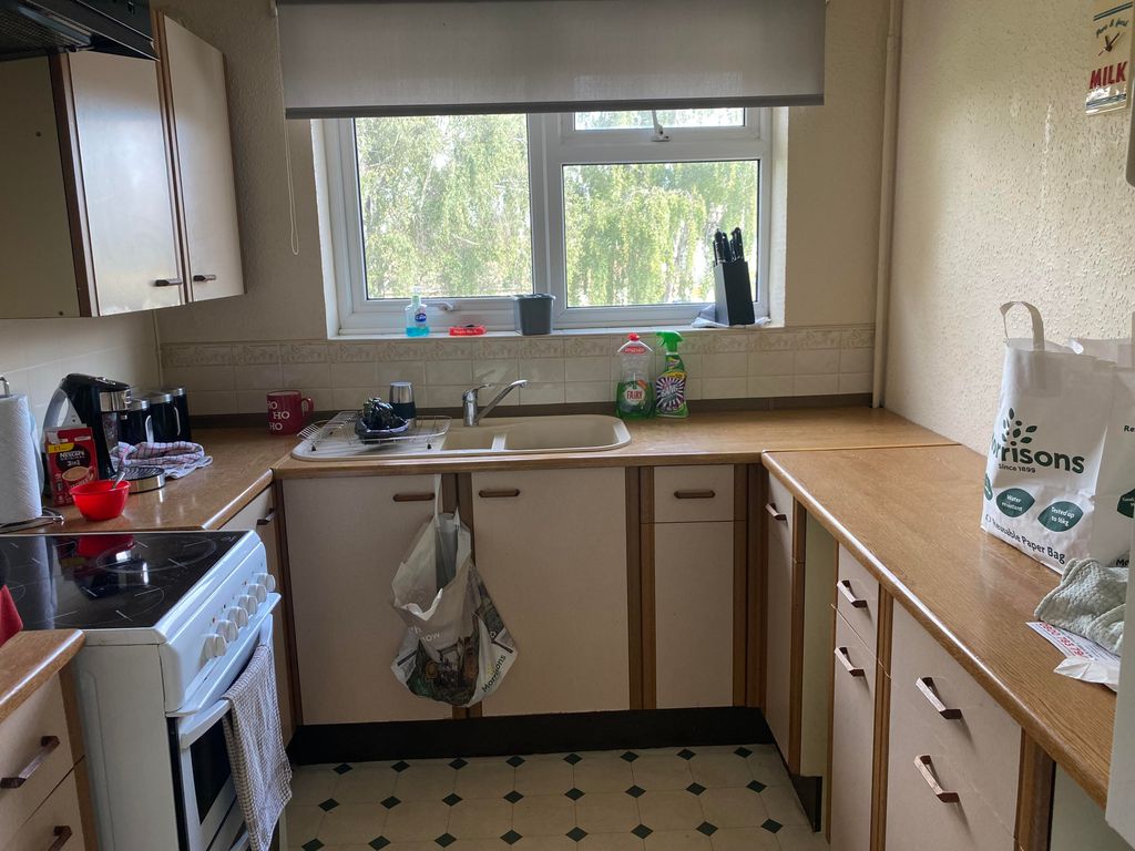 Property photo 3 of 8 Kitchen