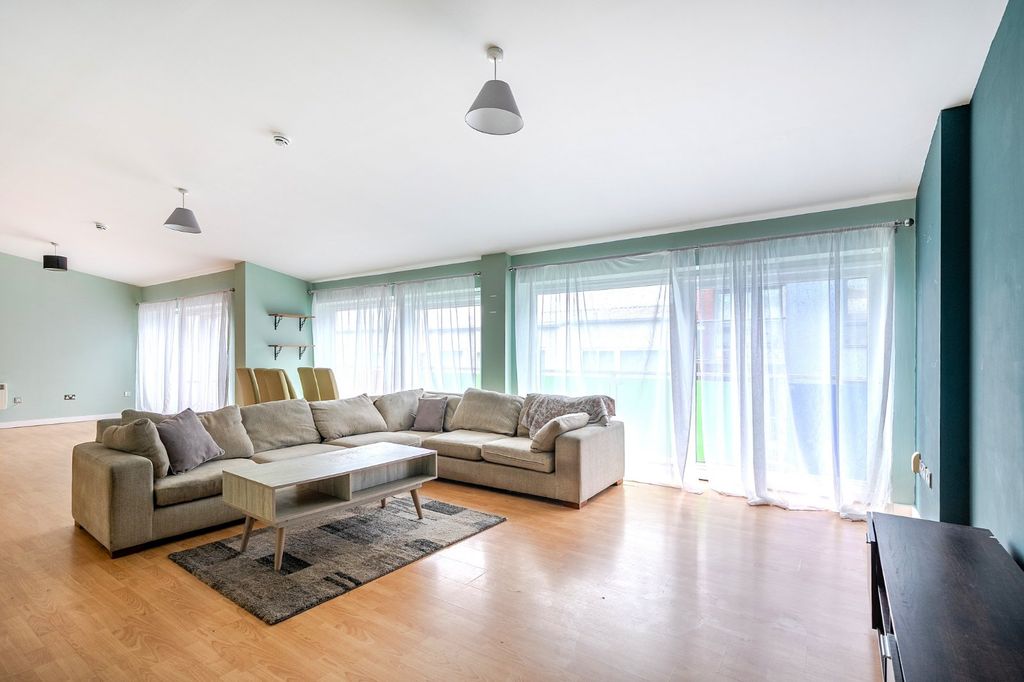 Property photo 2 of 16 Picture No. 28