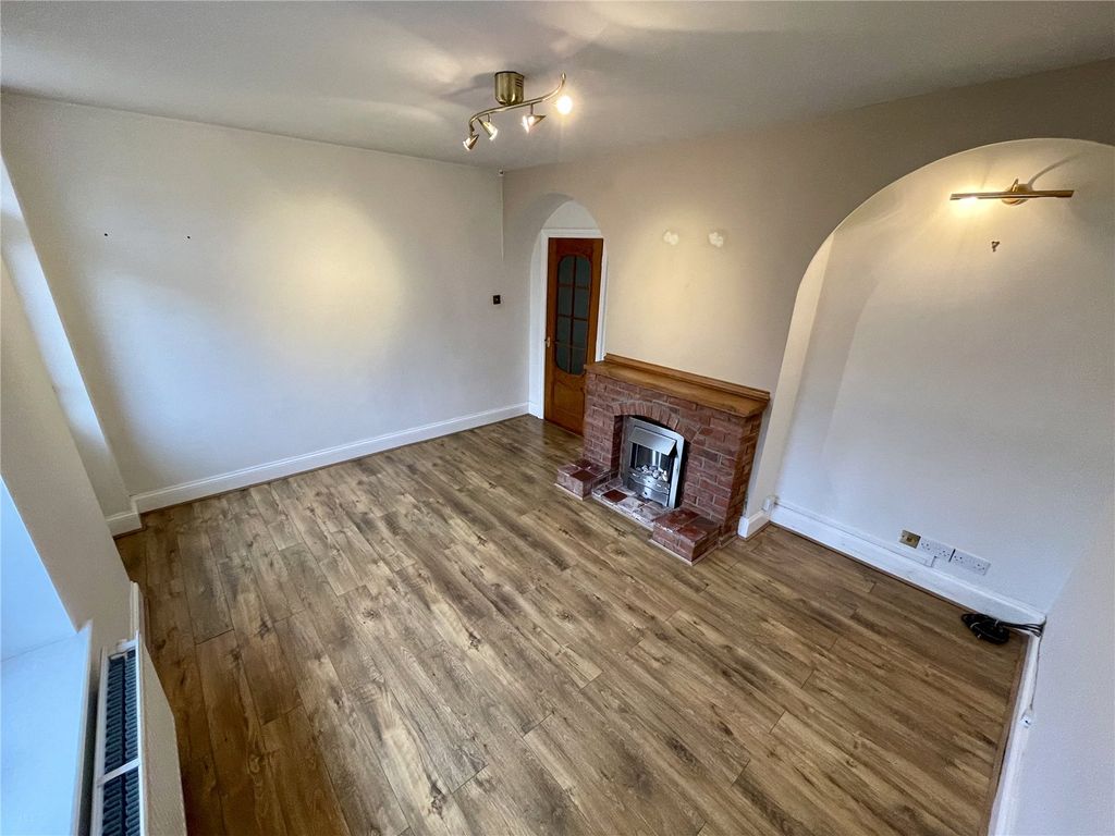 Property photo 2 of 17 Lounge