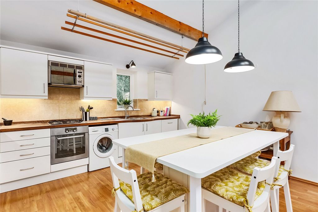 Property photo 2 of 10 Kitchen