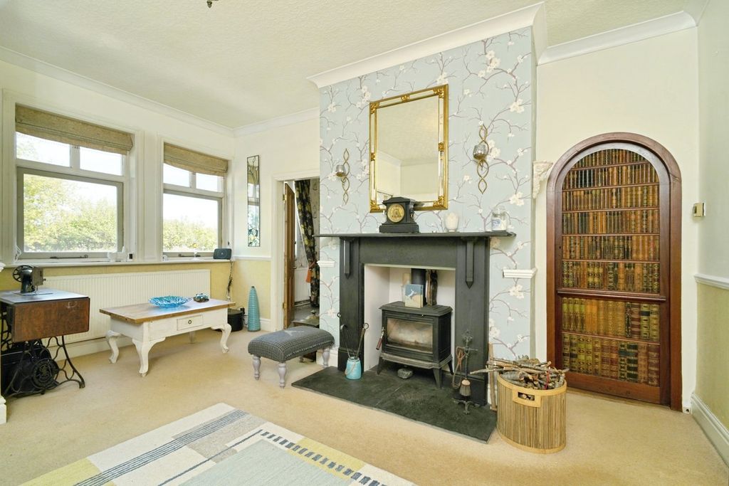 Property photo 3 of 25