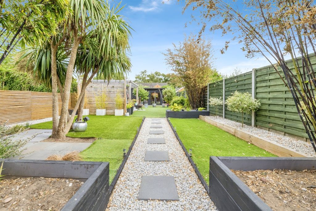 Property photo 2 of 19