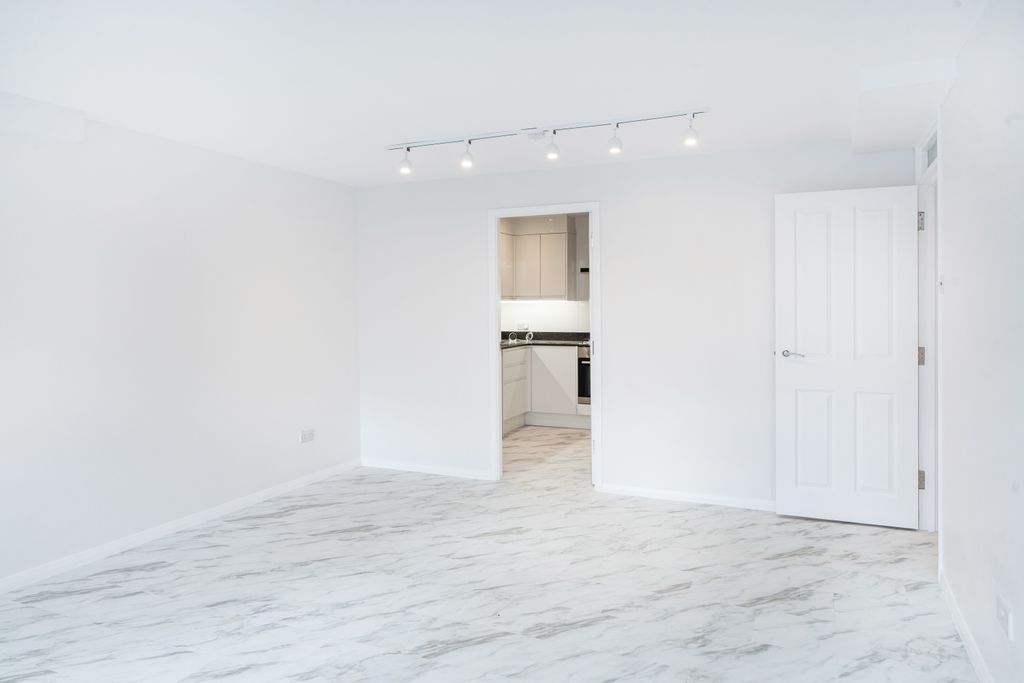 Property photo 1 of 7 Living Room