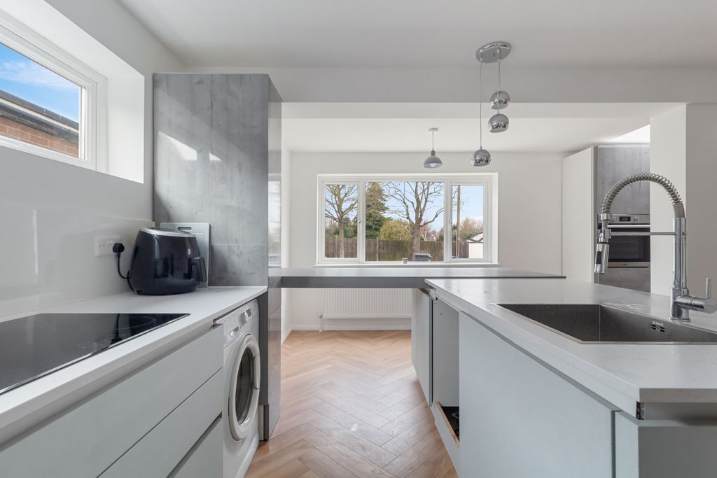 Property photo 2 of 10 Kitchen