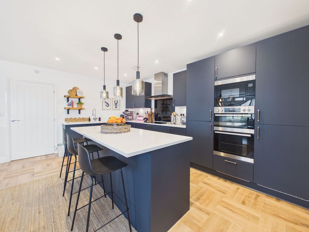 Property photo 2 of 14 Kitchen