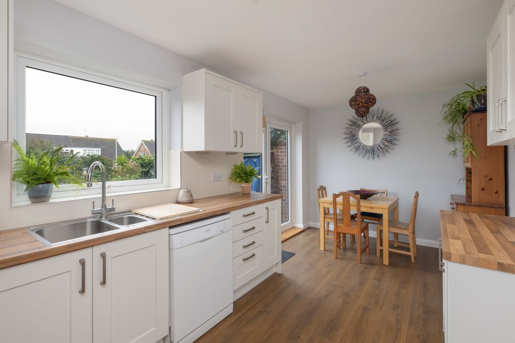 Property photo 3 of 17 Kitchen/Diner