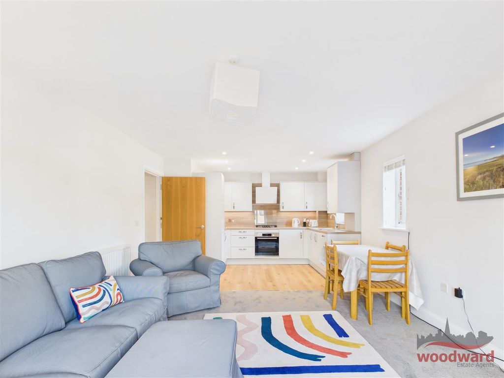 Property photo 3 of 11 Living Room/Kitchen