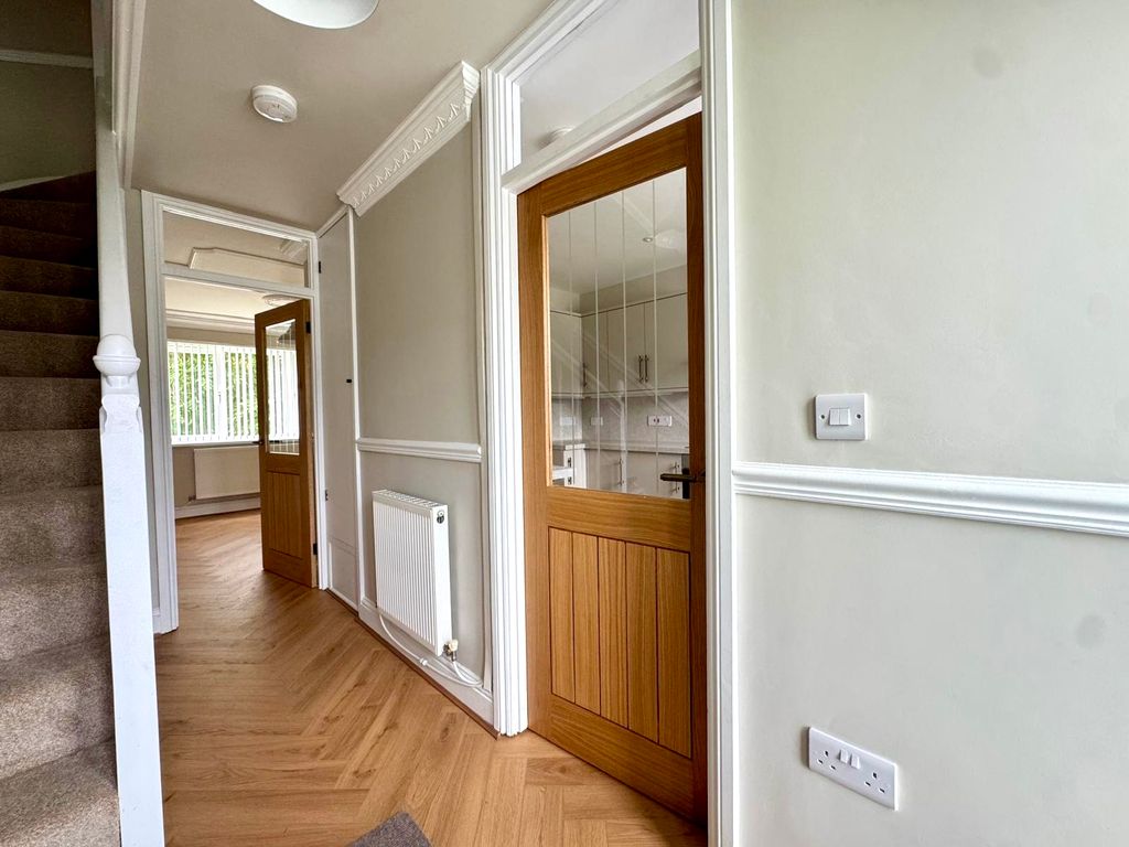 Property photo 3 of 13 d1d3A836-35c6-4175-9c2E-c7354343F59B.Jpeg