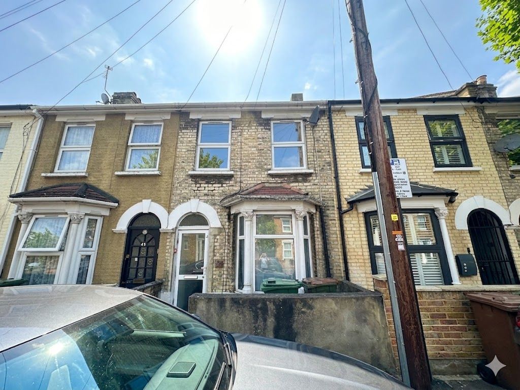 Property photo 1 of 8 Front