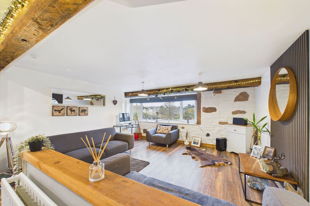 Property photo 3 of 31