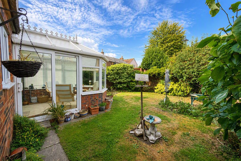 Property photo 2 of 12 Garden